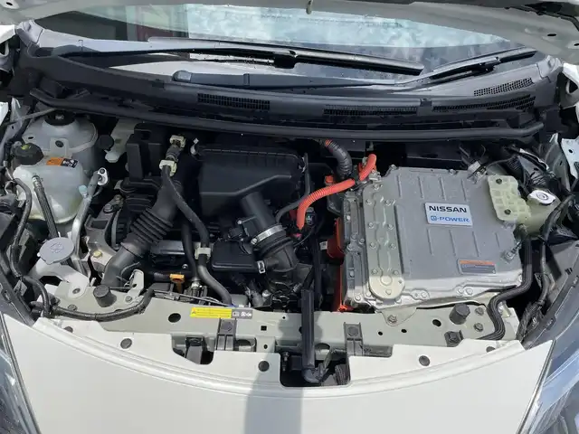 日産 ノート e－パワー X 佐賀県 2017(平29)年 2.8万km ブリリアントホワイトパール エマージェンシーブレーキ/車線逸脱警報/デジタルインナーミラー/フロント&バックソナー/9インチナビ(KENWOOD)/・アラウンドビューモニター/・CD/DVD/フルセグTV/BT/LEDヘッドライト/オートライト/プッシュスタート/ドライブレコーダー(DRV-N530)/ETC/ステアリングスイッチ/電動格納ミラー/ドアバイザー/フロアマット/ISOFIX