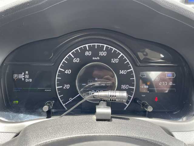 日産 ノート e－パワー X 佐賀県 2017(平29)年 2.8万km ブリリアントホワイトパール エマージェンシーブレーキ/車線逸脱警報/デジタルインナーミラー/フロント&バックソナー/9インチナビ(KENWOOD)/・アラウンドビューモニター/・CD/DVD/フルセグTV/BT/LEDヘッドライト/オートライト/プッシュスタート/ドライブレコーダー(DRV-N530)/ETC/ステアリングスイッチ/電動格納ミラー/ドアバイザー/フロアマット/ISOFIX