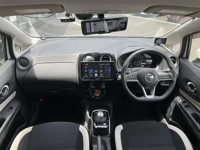 日産 ノート e－パワー X 佐賀県 2017(平29)年 2.8万km ブリリアントホワイトパール エマージェンシーブレーキ/車線逸脱警報/デジタルインナーミラー/フロント&バックソナー/9インチナビ(KENWOOD)/・アラウンドビューモニター/・CD/DVD/フルセグTV/BT/LEDヘッドライト/オートライト/プッシュスタート/ドライブレコーダー(DRV-N530)/ETC/ステアリングスイッチ/電動格納ミラー/ドアバイザー/フロアマット/ISOFIX