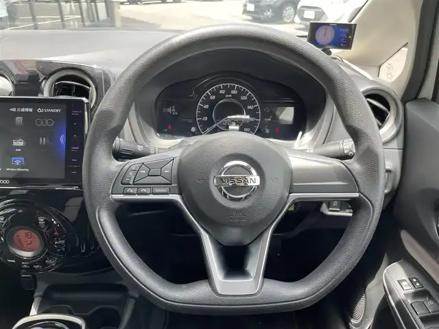 日産 ノート e－パワー X 佐賀県 2017(平29)年 2.8万km ブリリアントホワイトパール エマージェンシーブレーキ/車線逸脱警報/デジタルインナーミラー/フロント&バックソナー/9インチナビ(KENWOOD)/・アラウンドビューモニター/・CD/DVD/フルセグTV/BT/LEDヘッドライト/オートライト/プッシュスタート/ドライブレコーダー(DRV-N530)/ETC/ステアリングスイッチ/電動格納ミラー/ドアバイザー/フロアマット/ISOFIX