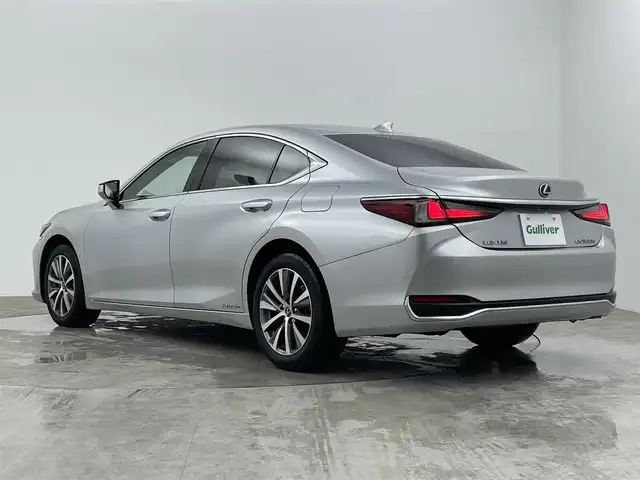 レクサス ＥＳ 300h 大分県 2018(平30)年 8.8万km プラチナムシルバーメタリック メーカーOPナビ/TV・Bluetooth・FM・AM/サンルーフ/バックカメラ/レーダークルーズ/ステアリングヒーター/パドルシフト/ベンチレーションシート/パワーシート/BSM/ETC/LEDヘッドライト/電動パーキングブレーキ/フロアマット/衝突軽減システム