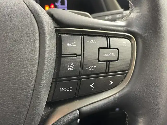 レクサス ＥＳ 300h 大分県 2018(平30)年 8.8万km プラチナムシルバーメタリック メーカーOPナビ/TV・Bluetooth・FM・AM/サンルーフ/バックカメラ/レーダークルーズ/ステアリングヒーター/パドルシフト/ベンチレーションシート/パワーシート/BSM/ETC/LEDヘッドライト/電動パーキングブレーキ/フロアマット/衝突軽減システム