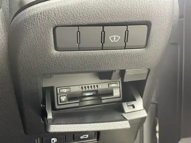 レクサス ＥＳ 300h 大分県 2018(平30)年 8.8万km プラチナムシルバーメタリック メーカーOPナビ/TV・Bluetooth・FM・AM/サンルーフ/バックカメラ/レーダークルーズ/ステアリングヒーター/パドルシフト/ベンチレーションシート/パワーシート/BSM/ETC/LEDヘッドライト/電動パーキングブレーキ/フロアマット/衝突軽減システム