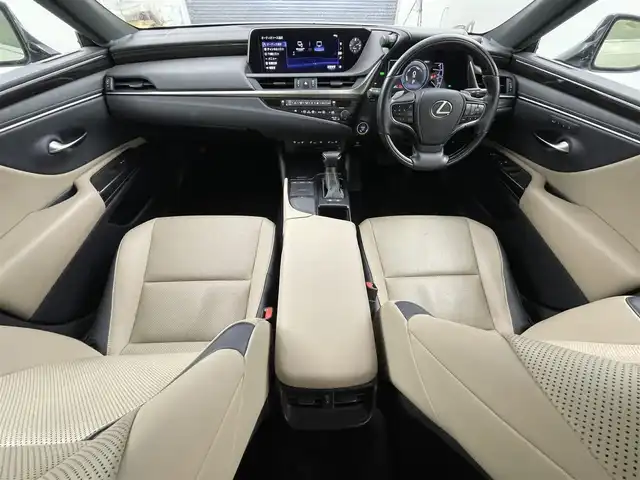 レクサス ＥＳ 300h 大分県 2018(平30)年 8.8万km プラチナムシルバーメタリック メーカーOPナビ/TV・Bluetooth・FM・AM/サンルーフ/バックカメラ/レーダークルーズ/ステアリングヒーター/パドルシフト/ベンチレーションシート/パワーシート/BSM/ETC/LEDヘッドライト/電動パーキングブレーキ/フロアマット/衝突軽減システム