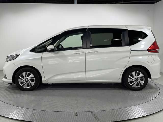 ホンダ フリード ハイブリット G 広島県 2023(令5)年 2.9万km プラチナホワイトパール 純正9型ナビ/両側パワースライドドア/バックカメラ/シートヒーター/ホンダセンシング/・衝突軽減ブレーキ/・レーンキープアシスト/・アダプティブクルーズコントロール/・誤発進抑制機能/LEDヘッドランプ/オートライト/ETC/ドライブレコーダー/USB入力端子