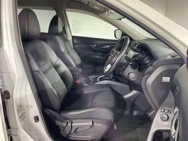 日産 エクストレイル 20Xi 神奈川県 2019(平31)年 5.3万km ブリリアントホワイトパール 純正9型SDナビゲーション【MM518D-L】/AM FM フルセグ CD DVD Bluetooth AUX USB/インテリジェントアラウンドビューモニター/プロパイロット/レーダークルーズコントロール/エマージェンシーブレーキ/レーンディパーチャーワーニング/ブラインドスポットモニター/インテリジェントルームミラー/アイドリングストップ/全席シートヒーター/前後ドライブレコーダー/パワーバックドア/ビルトインETC/電子パーキング/オートホールド/クイックコンフォート/LEDヘッドライト/オートマチックハイビーム/フォグランプ/純正18インチアルミホイール/純正フロアマット/ドアバイザー/スペアキー