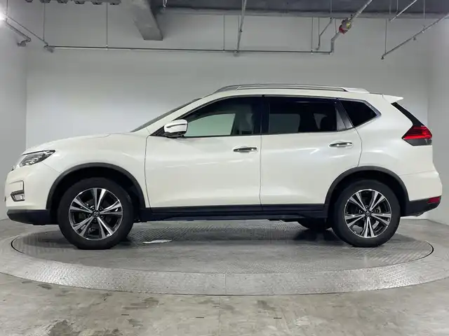 日産 エクストレイル 20Xi 神奈川県 2019(平31)年 5.3万km ブリリアントホワイトパール 純正9型SDナビゲーション【MM518D-L】/AM FM フルセグ CD DVD Bluetooth AUX USB/インテリジェントアラウンドビューモニター/プロパイロット/レーダークルーズコントロール/エマージェンシーブレーキ/レーンディパーチャーワーニング/ブラインドスポットモニター/インテリジェントルームミラー/アイドリングストップ/全席シートヒーター/前後ドライブレコーダー/パワーバックドア/ビルトインETC/電子パーキング/オートホールド/クイックコンフォート/LEDヘッドライト/オートマチックハイビーム/フォグランプ/純正18インチアルミホイール/純正フロアマット/ドアバイザー/スペアキー