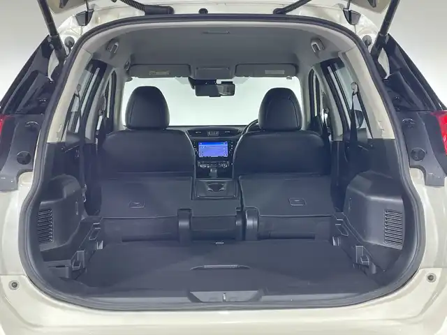 日産 エクストレイル 20Xi 神奈川県 2019(平31)年 5.3万km ブリリアントホワイトパール 純正9型SDナビゲーション【MM518D-L】/AM FM フルセグ CD DVD Bluetooth AUX USB/インテリジェントアラウンドビューモニター/プロパイロット/レーダークルーズコントロール/エマージェンシーブレーキ/レーンディパーチャーワーニング/ブラインドスポットモニター/インテリジェントルームミラー/アイドリングストップ/全席シートヒーター/前後ドライブレコーダー/パワーバックドア/ビルトインETC/電子パーキング/オートホールド/クイックコンフォート/LEDヘッドライト/オートマチックハイビーム/フォグランプ/純正18インチアルミホイール/純正フロアマット/ドアバイザー/スペアキー