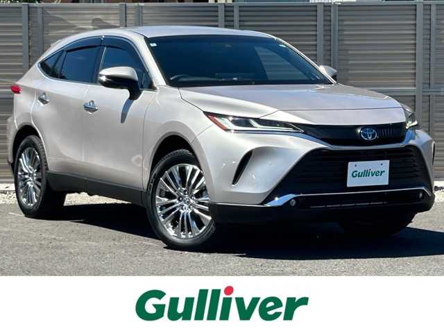 トヨタ ハリアー ハイブリッド Z レザーパッケージ 千葉県 2024(令6)年 0.4万km スティールブロンドM JBLディスプレイオーディオ/純正ナビ/フルセグテレビ/Bluetooth/Miracast/ETC2.0/パノラミックビューモニター/純正デジタルインナーミラー/ヘッドアップディスプレイ/パワーバックドア/レーンキープアシスト/プラインドスポットモニター/プリクラッシュセーフティー/リアクロストラフィックアラート/ロードサインアシスト/左右分離型オートエアコン/前席パワーシート/前席シートヒーター/前席エアシート/ステアリングヒーター/オートライト/オートマチックハイビーム/LEDヘッドライト/電動格納ウインカーミラー/電動パーキングブレーキ/プッシュスタート/スマートキー/純正ドアバイザー/純正フロアマット/純正アルミホイール/保証書/取扱説明書