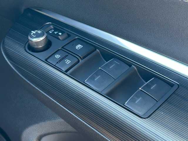 トヨタ ハリアー ハイブリッド Z レザーパッケージ 千葉県 2024(令6)年 0.4万km スティールブロンドM JBLディスプレイオーディオ/純正ナビ/フルセグテレビ/Bluetooth/Miracast/ETC2.0/パノラミックビューモニター/純正デジタルインナーミラー/ヘッドアップディスプレイ/パワーバックドア/レーンキープアシスト/プラインドスポットモニター/プリクラッシュセーフティー/リアクロストラフィックアラート/ロードサインアシスト/左右分離型オートエアコン/前席パワーシート/前席シートヒーター/前席エアシート/ステアリングヒーター/オートライト/オートマチックハイビーム/LEDヘッドライト/電動格納ウインカーミラー/電動パーキングブレーキ/プッシュスタート/スマートキー/純正ドアバイザー/純正フロアマット/純正アルミホイール/保証書/取扱説明書