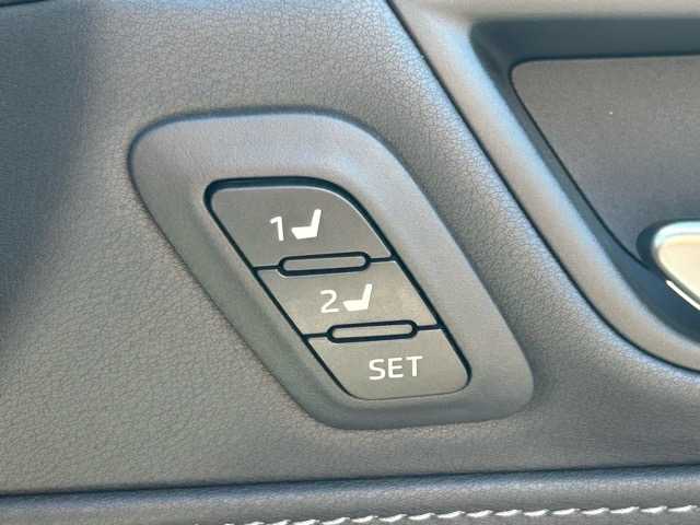 トヨタ ハリアー ハイブリッド Z レザーパッケージ 千葉県 2024(令6)年 0.4万km スティールブロンドM JBLディスプレイオーディオ/純正ナビ/フルセグテレビ/Bluetooth/Miracast/ETC2.0/パノラミックビューモニター/純正デジタルインナーミラー/ヘッドアップディスプレイ/パワーバックドア/レーンキープアシスト/プラインドスポットモニター/プリクラッシュセーフティー/リアクロストラフィックアラート/ロードサインアシスト/左右分離型オートエアコン/前席パワーシート/前席シートヒーター/前席エアシート/ステアリングヒーター/オートライト/オートマチックハイビーム/LEDヘッドライト/電動格納ウインカーミラー/電動パーキングブレーキ/プッシュスタート/スマートキー/純正ドアバイザー/純正フロアマット/純正アルミホイール/保証書/取扱説明書