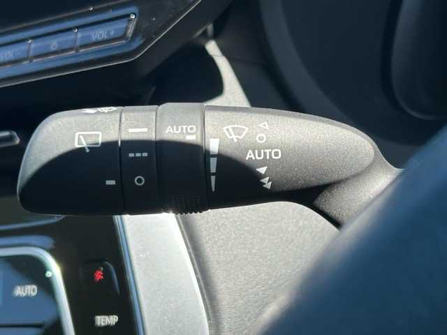 トヨタ ハリアー ハイブリッド Z レザーパッケージ 千葉県 2024(令6)年 0.4万km スティールブロンドM JBLディスプレイオーディオ/純正ナビ/フルセグテレビ/Bluetooth/Miracast/ETC2.0/パノラミックビューモニター/純正デジタルインナーミラー/ヘッドアップディスプレイ/パワーバックドア/レーンキープアシスト/プラインドスポットモニター/プリクラッシュセーフティー/リアクロストラフィックアラート/ロードサインアシスト/左右分離型オートエアコン/前席パワーシート/前席シートヒーター/前席エアシート/ステアリングヒーター/オートライト/オートマチックハイビーム/LEDヘッドライト/電動格納ウインカーミラー/電動パーキングブレーキ/プッシュスタート/スマートキー/純正ドアバイザー/純正フロアマット/純正アルミホイール/保証書/取扱説明書
