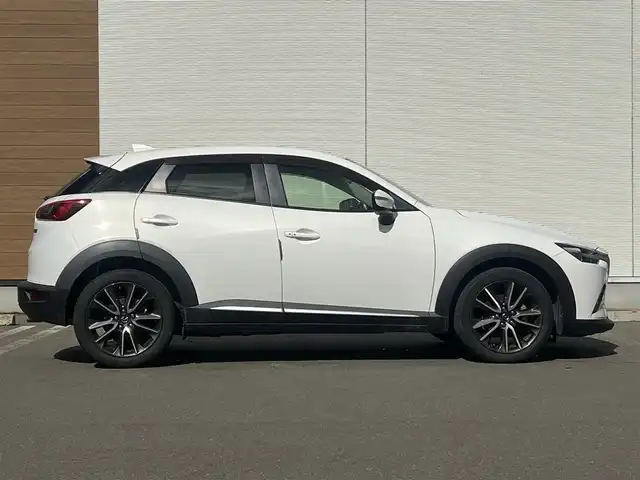 マツダ ＣＸ－３ XD ツーリング Lパッケージ 秋田県 2015(平27)年 9.5万km クリスタルホワイトパールマイカ ４WD/ターボ/衝突軽減システム/LEDヘッドライト/純正SDナビ/フルセグ/バックカメラ/マツダ純正18インチアルミ（夏タイヤ装着）/スマートキー/純正エンジンスターター/アイドリングストップ/プッシュスタート/クルーズコントロール追従走行有/レーンキープアシスト/オートマチックハイビーム/AFS（アダプティブ・フロントライティング・システム）/MTモード付AT/ステアリングスイッチ/パドルシフト/ブラインドスポットモニター/前席シートヒーター/ETC/純正フロアマット/純正ドアバイザー/オートライト/オートエアコン/パワーステアリング/パワーウィンドウ/横滑り防止/盗難防止装置/寒冷地仕様/電動格納ウィンカーミラー/キーレスエントリー/保証書/取扱説明書/記録簿/スペアキー1本有