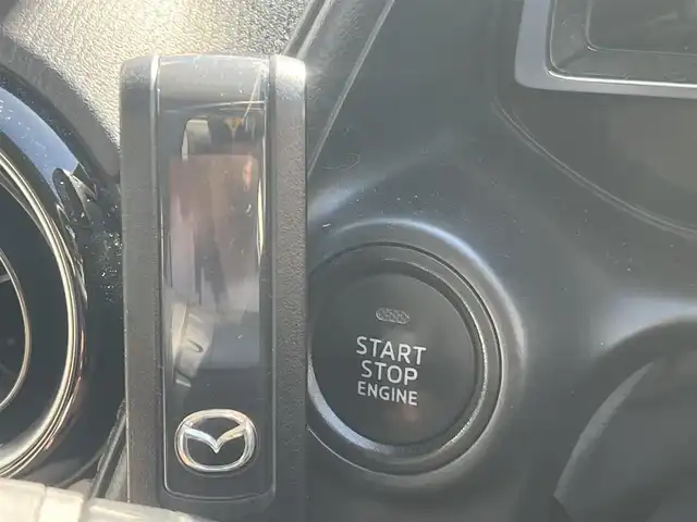 マツダ ＣＸ－３ XD ツーリング Lパッケージ 秋田県 2015(平27)年 9.5万km クリスタルホワイトパールマイカ ４WD/ターボ/衝突軽減システム/LEDヘッドライト/純正SDナビ/フルセグ/バックカメラ/マツダ純正18インチアルミ（夏タイヤ装着）/スマートキー/純正エンジンスターター/アイドリングストップ/プッシュスタート/クルーズコントロール追従走行有/レーンキープアシスト/オートマチックハイビーム/AFS（アダプティブ・フロントライティング・システム）/MTモード付AT/ステアリングスイッチ/パドルシフト/ブラインドスポットモニター/前席シートヒーター/ETC/純正フロアマット/純正ドアバイザー/オートライト/オートエアコン/パワーステアリング/パワーウィンドウ/横滑り防止/盗難防止装置/寒冷地仕様/電動格納ウィンカーミラー/キーレスエントリー/保証書/取扱説明書/記録簿/スペアキー1本有