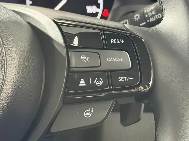 ホンダ ヴェゼル ハイブリッド e:HEV Z 大阪府 2025(令7)年 0.1千km プラチナホワイトパール 登録済未使用車 純正9incナビTV バックカメラ ハーフレザー シート＆ハンドルヒーター 電動リアゲート レーダークルコン 衝突軽減ブレーキ レーンアシスト ブラインドSM ダウンヒルアシスト 置き型充電