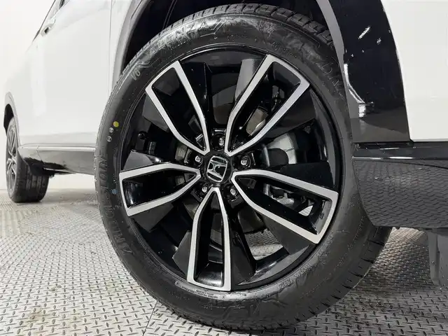 ホンダ ヴェゼル ハイブリッド e:HEV Z 大阪府 2025(令7)年 0.1千km プラチナホワイトパール 登録済未使用車 純正9incナビTV バックカメラ ハーフレザー シート＆ハンドルヒーター 電動リアゲート レーダークルコン 衝突軽減ブレーキ レーンアシスト ブラインドSM ダウンヒルアシスト 置き型充電