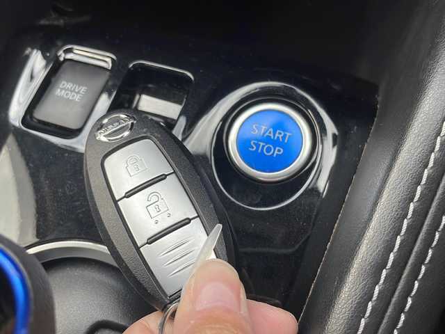 日産 キックス X 沖縄県 2020(令2)年 6.9万km ブリリアントホワイトパール 純正ナビ・TV・Bluetooth・CD・DVD/全方位カメラ/ETC/衝突軽減システム/プロパイロット/オートライト/デジタルインナーミラー/ステアリングスイッチ/LEDヘッドライト