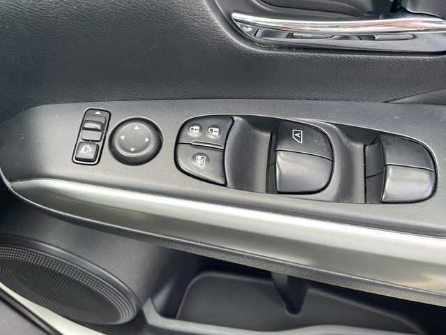 日産 キックス X 沖縄県 2020(令2)年 6.9万km ブリリアントホワイトパール 純正ナビ・TV・Bluetooth・CD・DVD/全方位カメラ/ETC/衝突軽減システム/プロパイロット/オートライト/デジタルインナーミラー/ステアリングスイッチ/LEDヘッドライト