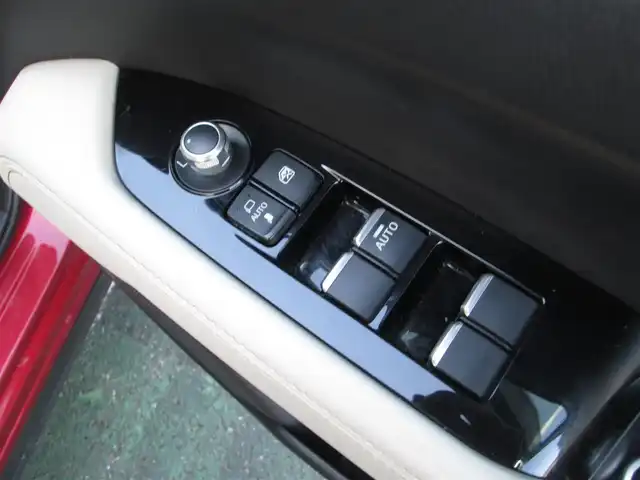 マツダ ＣＸ－５ XD Lパッケージ 千葉県 2017(平29)年 5.5万km ソウルレッドクリスタルM 4WD/サンルーフ/白革シート/純正マツダコネクトナビ/純正BOSEスピーカーサウンドシステム/【CD/DVD/BT/USB/AUX/フルセグTV】/ヘッドアップディスプレイ/ステアリングリモコン/ヒーター/バックカメラ/左サイドカメラ/純正ドライブレコーダー(前のみ)/純正ETC2.0/パワーバックドア/前席パワーシート/全席シートヒーター/フロント、リアコーナーセンサー/電動パーキングブレーキ/オートブレーキホールド/ＬＥＤヘッドライト/LEDフォグ/レーダークルーズコントロール/純正トノカバー/スペアキー(板キーのみ)/新車保証書/取扱説明書