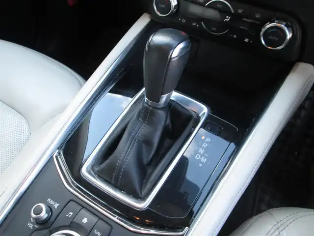 マツダ ＣＸ－５ XD Lパッケージ 千葉県 2017(平29)年 5.5万km ソウルレッドクリスタルM 4WD/サンルーフ/白革シート/純正マツダコネクトナビ/純正BOSEスピーカーサウンドシステム/【CD/DVD/BT/USB/AUX/フルセグTV】/ヘッドアップディスプレイ/ステアリングリモコン/ヒーター/バックカメラ/左サイドカメラ/純正ドライブレコーダー(前のみ)/純正ETC2.0/パワーバックドア/前席パワーシート/全席シートヒーター/フロント、リアコーナーセンサー/電動パーキングブレーキ/オートブレーキホールド/ＬＥＤヘッドライト/LEDフォグ/レーダークルーズコントロール/純正トノカバー/スペアキー(板キーのみ)/新車保証書/取扱説明書