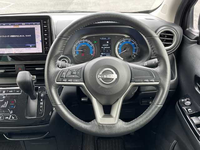 日産 デイズ ハイウェイスターX 静岡県 2024(令6)年 1万km ブラック ●純正9インチナビ/(フルセグ/Bluetooth)/(MM223D-L)/●前席シートヒーター/●全方位カメラ/●インテリジェントエマージェンシーブレーキ/●前後インテリジェントソナー/●LEDヘッドライト＆フォグランプ/●オートライト/●革巻きステアリング/●ステアリングスイッチ/●ステアリングヒーター/●ETC2.0/●前後ドライブレコーダー/●電動格納ウィンカーミラー/●レベライザー/●スマートキー/●プッシュスタート/●社外フロアマット/●純正14インチアルミホイール/●ダブル＋サイド＋ニーSRS＋ABS/●保証書/●車両取扱説明書/●ナビ取扱説明書