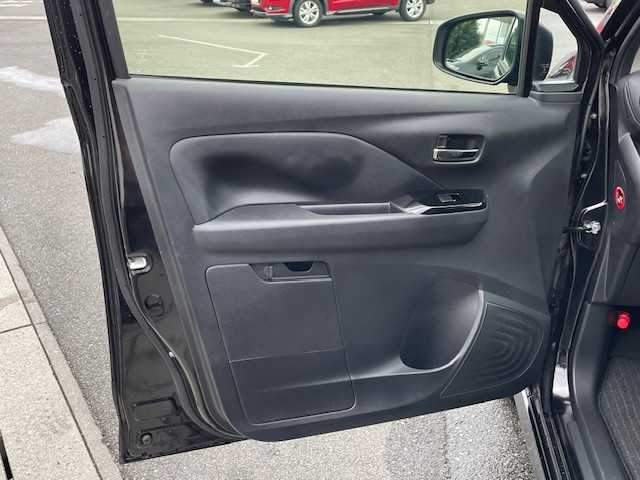 日産 デイズ ハイウェイスターX 静岡県 2024(令6)年 1万km ブラック ●純正9インチナビ/(フルセグ/Bluetooth)/(MM223D-L)/●前席シートヒーター/●全方位カメラ/●インテリジェントエマージェンシーブレーキ/●前後インテリジェントソナー/●LEDヘッドライト＆フォグランプ/●オートライト/●革巻きステアリング/●ステアリングスイッチ/●ステアリングヒーター/●ETC2.0/●前後ドライブレコーダー/●電動格納ウィンカーミラー/●レベライザー/●スマートキー/●プッシュスタート/●社外フロアマット/●純正14インチアルミホイール/●ダブル＋サイド＋ニーSRS＋ABS/●保証書/●車両取扱説明書/●ナビ取扱説明書