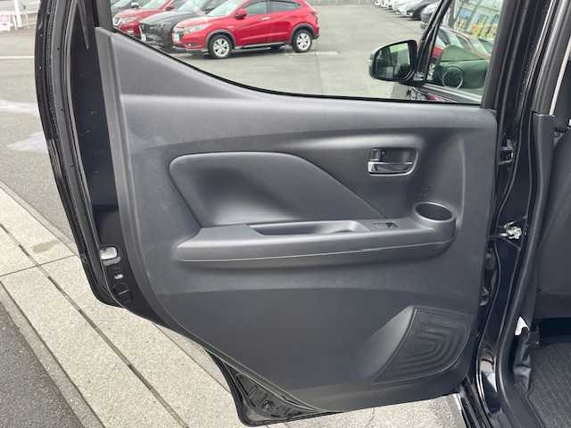 日産 デイズ ハイウェイスターX 静岡県 2024(令6)年 1万km ブラック ●純正9インチナビ/(フルセグ/Bluetooth)/(MM223D-L)/●前席シートヒーター/●全方位カメラ/●インテリジェントエマージェンシーブレーキ/●前後インテリジェントソナー/●LEDヘッドライト＆フォグランプ/●オートライト/●革巻きステアリング/●ステアリングスイッチ/●ステアリングヒーター/●ETC2.0/●前後ドライブレコーダー/●電動格納ウィンカーミラー/●レベライザー/●スマートキー/●プッシュスタート/●社外フロアマット/●純正14インチアルミホイール/●ダブル＋サイド＋ニーSRS＋ABS/●保証書/●車両取扱説明書/●ナビ取扱説明書