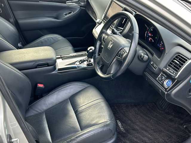 トヨタ クラウン ハイブリッド アスリートS 愛知県 2013(平25)年 8.8万km プレシャスシルバー 純正ナビ　/バックカメラ　/Ｂｌｕｅｔｏｏｔｈ　/フルセグＴＶ　/レザーシート　/シートヒーター　/エアーシート　/パワーシート　/クルーズコントロール　/ＥＴＣ　/前後ドラレコ　/前後コーナーセンサー　/ハンドルヒーター