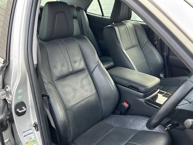 トヨタ クラウン ハイブリッド アスリートS 愛知県 2013(平25)年 8.8万km プレシャスシルバー 純正ナビ　/バックカメラ　/Ｂｌｕｅｔｏｏｔｈ　/フルセグＴＶ　/レザーシート　/シートヒーター　/エアーシート　/パワーシート　/クルーズコントロール　/ＥＴＣ　/前後ドラレコ　/前後コーナーセンサー　/ハンドルヒーター