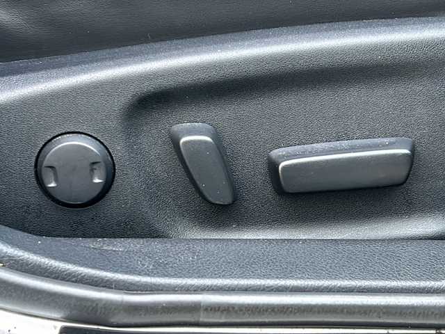 トヨタ クラウン ハイブリッド アスリートS 愛知県 2013(平25)年 8.8万km プレシャスシルバー 純正ナビ　/バックカメラ　/Ｂｌｕｅｔｏｏｔｈ　/フルセグＴＶ　/レザーシート　/シートヒーター　/エアーシート　/パワーシート　/クルーズコントロール　/ＥＴＣ　/前後ドラレコ　/前後コーナーセンサー　/ハンドルヒーター