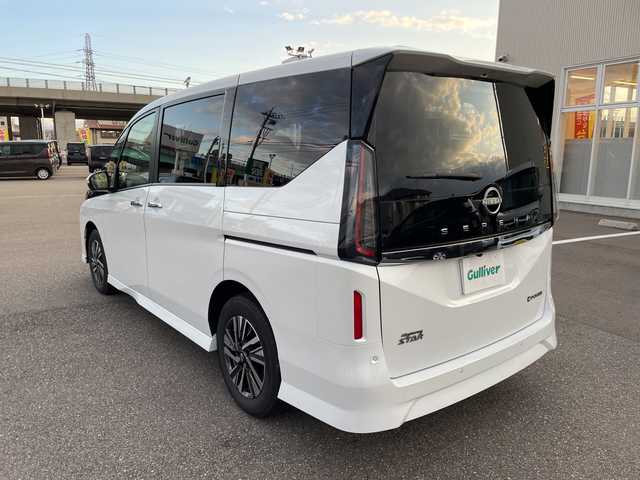 日産 セレナ e－パワー ハイウェイスター V 石川県 2025(令7)年 0.1千km パール 登録済未使用車　純正１２．３型ナビ　フルセグＴＶ　全方位カメラ　両側パワースライド　ＬＥＤヘッドライト　ＥＴＣ２．０　デジタルミラー　ブラインドスポット　フリップダウンモニター　プロパイロット　置くだけ充電　保証書　ドラレコ