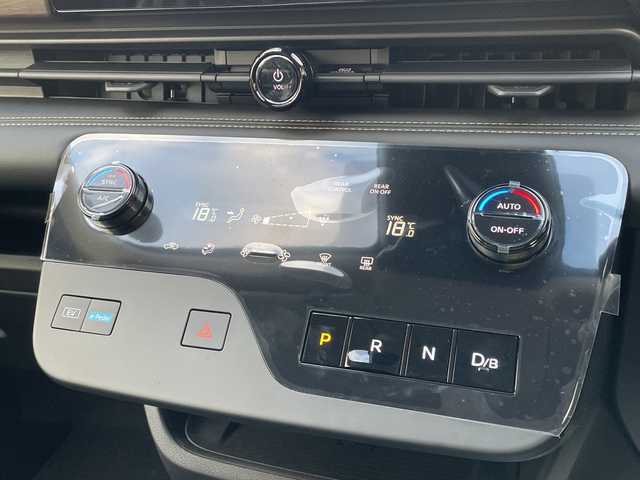 日産 セレナ e－パワー ハイウェイスター V 石川県 2025(令7)年 0.1千km パール 登録済未使用車　純正１２．３型ナビ　フルセグＴＶ　全方位カメラ　両側パワースライド　ＬＥＤヘッドライト　ＥＴＣ２．０　デジタルミラー　ブラインドスポット　フリップダウンモニター　プロパイロット　置くだけ充電　保証書　ドラレコ