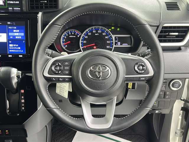 トヨタ ルーミー カスタムG－T 大阪府 2022(令4)年 1.3万km パールホワイトⅢ 純正9型ナビ/・フルセグTV/・BT AUDIO/全方位カメラ/両側パワースライドドア/ETC/ドライブレコーダー/衝突被害軽減システム/レーンキープアシスト/コーナーセンサー前後/クルーズコントロール追従/シートバックテーブル/サンシェード/シートヒーター/LEDヘッドライト/純正15インチAW/純正フロアマット/スマートキー