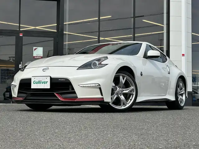 日産 フェアレディ Ｚ 大阪府 2011(平23)年 9.5万km ブリリアントホワイトパール 後期用ニスモエアロバンパー/レイズ１９インチＡＷ/ナビ/スマートキー/プッシュスタート/前方ドラレコ　/ＥＴＣ/フルセグTV/後期用ニスモバンパー/ニスモエアロ（フロント）/社外ステアリング/社外ウーハー/純正フロアマット