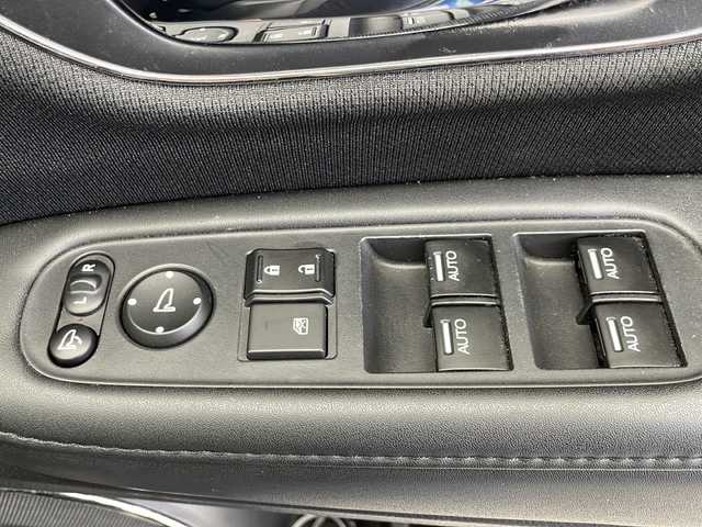 ホンダ ヴェゼル ハイブリッド Z 千葉県 2014(平26)年 3.7万km モルフォブルーP 禁煙車/社外7インチナビ/フルセグTV AM FM CD DVD BT SD/クルーズコントロール/衝突被害軽減ブレーキ/シートヒーター/ブレイクホールド/パドルシフト/LEDヘッドライト/プッシュスタート/スマートキー/前方ドライブレコーダー