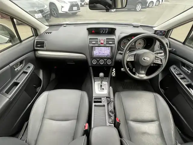 スバル インプレッサ Ｇ４ 2．0i－S アイサイト 青森県 2013(平25)年 4.5万km アイスシルバーメタリック ・４ＷＤ/・黒革シート/・純正ダイアトーンナビ/　CD/DVD/SD/MSV/USB/BT/・フルセグＴＶ/・バックモニター/・ビルトインＥＴＣ/・社外ドライブレコーダー/・社外レーダー探知機/・アイドリングストップ/・アイサイト/・ＨＩＤヘッドライト/・パワーシート（運転席側）/・シートヒーター/・オールシーズンタイヤ装着/・スペアキー/・整備記録簿/・H25/27/28/29/30/R1/2/3/5/6年/・保証書/・取扱説明書