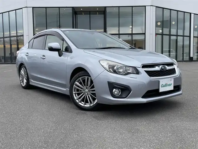 スバル インプレッサ Ｇ４ 2．0i－S アイサイト 青森県 2013(平25)年 4.5万km アイスシルバーメタリック ・４ＷＤ/・黒革シート/・純正ダイアトーンナビ/　CD/DVD/SD/MSV/USB/BT/・フルセグＴＶ/・バックモニター/・ビルトインＥＴＣ/・社外ドライブレコーダー/・社外レーダー探知機/・アイドリングストップ/・アイサイト/・ＨＩＤヘッドライト/・パワーシート（運転席側）/・シートヒーター/・オールシーズンタイヤ装着/・スペアキー/・整備記録簿/・H25/27/28/29/30/R1/2/3/5/6年/・保証書/・取扱説明書