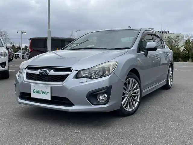 スバル インプレッサ Ｇ４ 2．0i－S アイサイト 青森県 2013(平25)年 4.5万km アイスシルバーメタリック ・４ＷＤ/・黒革シート/・純正ダイアトーンナビ/　CD/DVD/SD/MSV/USB/BT/・フルセグＴＶ/・バックモニター/・ビルトインＥＴＣ/・社外ドライブレコーダー/・社外レーダー探知機/・アイドリングストップ/・アイサイト/・ＨＩＤヘッドライト/・パワーシート（運転席側）/・シートヒーター/・オールシーズンタイヤ装着/・スペアキー/・整備記録簿/・H25/27/28/29/30/R1/2/3/5/6年/・保証書/・取扱説明書