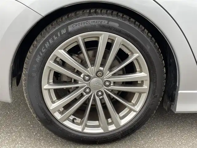 スバル インプレッサ Ｇ４ 2．0i－S アイサイト 青森県 2013(平25)年 4.5万km アイスシルバーメタリック ・４ＷＤ/・黒革シート/・純正ダイアトーンナビ/　CD/DVD/SD/MSV/USB/BT/・フルセグＴＶ/・バックモニター/・ビルトインＥＴＣ/・社外ドライブレコーダー/・社外レーダー探知機/・アイドリングストップ/・アイサイト/・ＨＩＤヘッドライト/・パワーシート（運転席側）/・シートヒーター/・オールシーズンタイヤ装着/・スペアキー/・整備記録簿/・H25/27/28/29/30/R1/2/3/5/6年/・保証書/・取扱説明書