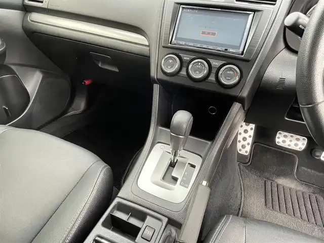 スバル インプレッサ Ｇ４ 2．0i－S アイサイト 青森県 2013(平25)年 4.5万km アイスシルバーメタリック ・４ＷＤ/・黒革シート/・純正ダイアトーンナビ/　CD/DVD/SD/MSV/USB/BT/・フルセグＴＶ/・バックモニター/・ビルトインＥＴＣ/・社外ドライブレコーダー/・社外レーダー探知機/・アイドリングストップ/・アイサイト/・ＨＩＤヘッドライト/・パワーシート（運転席側）/・シートヒーター/・オールシーズンタイヤ装着/・スペアキー/・整備記録簿/・H25/27/28/29/30/R1/2/3/5/6年/・保証書/・取扱説明書