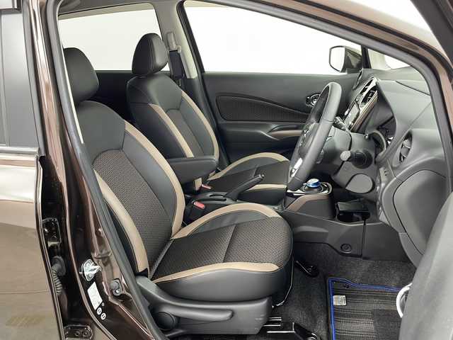 日産 ノート e－パワー メダリスト 群馬県 2017(平29)年 1.7万km インペリアルアンバーP 純正ナビ　全周囲カメラ　デジタルインナーミラー　ハーフレザーシート　衝突被害軽減ブレーキ　レザーステアリング　ドライブレコーダー　ＥＴＣ　ＬＥＤヘッドライト　フォグ　レーンキープアシスト　禁煙車