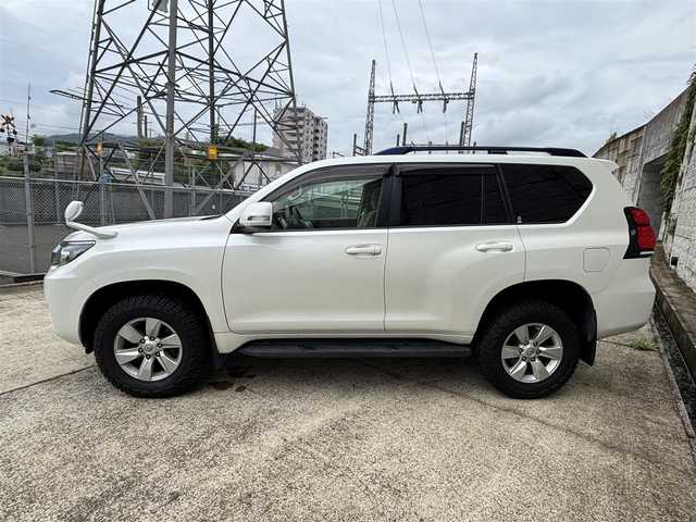 トヨタ ランドクルーザー プラド TX 長崎県 2018(平30)年 6万km ホワイトパールクリスタルシャイン ワンオーナー/純正9インチナビ/(CD/DVD/BT/フルセグ)/バックカメラ/衝突軽減ブレーキ/レーンアシスト/コーナーセンサー/レーダークルーズ/ETC/オートライト/フォグランプ/ドライブレコーダー/ルーフレール