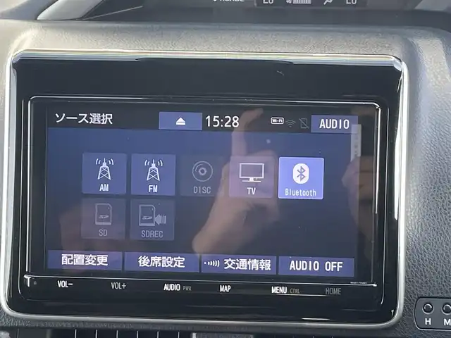 トヨタ ヴォクシー ZS 煌Ⅲ 道央・札幌 2021(令3)年 3.3万km ホワイトパールクリスタルシャイン ・４WD/・ワンオーナー/・衝突軽減ブレーキ/・寒冷地仕様/・純正ナビ/　CD＆DVD＆BT＆TV/・バックカメラ/・両側パワースライドドア/・ハーフレザーシート/・コーナーセンサー/・レーンキープアシスト/・クルーズコントロール/・アイドリングストップ/・フリップダウンモニター/・純正エンジンスターター/・前後ドライブレコーダー/・プッシュスタート/・スマートキー/・ビルトインETC/・MT付きAT/・オートエアコン/・オートライト/・オートリトラミラー/・オートハイビーム/・純正フロアマット/・ドアバイザー/・ウィンカーミラー/・フォグライト/・LEDヘッドライト/・スペアキー