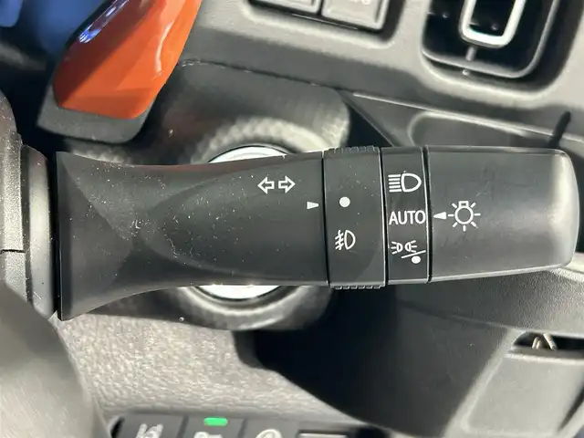 スズキ ハスラー HYBRID X 愛知県 2020(令2)年 5.5万km バーミリオンオレンジ/ガンメタリック2トーン ２トーンカラー　/純正９インチナビ　/(Bluetooth/フルセグTV/CarPlay/CD・DVD再生/FM/AM/USB)/アラウンドビューモニター　/デュアルカメラブレーキサポート　/シートヒーター　/ＬＥＤヘッドライト　/パーキングセンサー　/レーンキープアシスト　/アイドリングストップ/横滑り防止/ステアリングスイッチ/プッシュスタート/　　-スマートキー/USB接続