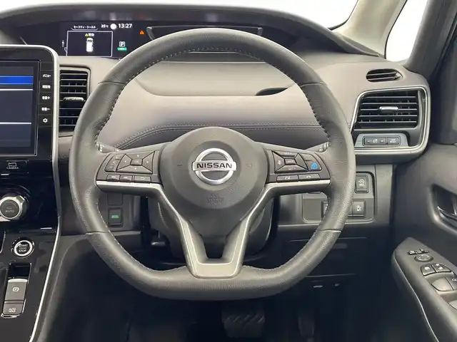 日産 セレナ ハイウェイスター V 栃木県 2020(令2)年 2.5万km ダイヤモンドブラック 純正10インチナビ/(Bluetooth/CD/DVD/フルセグTV/MSV)/全方位カメラ/プロパイロット/コーナーセンサー/ETC/ドラレコ/禁煙車/両側パワスラ/衝突軽減ブレーキ/後席モニター/オートライト/LEDヘッドライト/横滑り防止装置/フォグランプ/スマートキー/プッシュスタート/ステアリングスイッチ/革巻きステアリング/ウィンカーミラー/電動格納ミラー/純正16インチアルミホイール/純正フロアマット