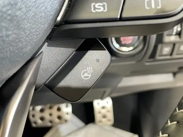 スバル フォレスター スポーツ 岩手県 2023(令5)年 2.5万km 緑Ｍ オータムグリーンメタリック（TAP）/ワンオーナー/４WD/1.8Lターボ/専用ダンパー・コイルスプリング/ルーフレール/アイサイト/プリクラッシュブレーキ/全車速追従機能付きクルーズコントロール/ツーリングアシスト/アクティブレーンキープ/エマージェンシーブレーキレーンキープアシスト/AT誤発進抑制制御/スバルリヤビークルディテクション/ドライバーモニタリングシステム/ステアリング連動ヘッドランプ/コーナーセンサー/アダプティブドライビングビーム/スマートリヤビューミラー/フロント・サイドビューモニター/パワーリヤゲート/パドルシフト/ウルトラスエード・本革コンビシート/パワーシート（前席）/シートヒーター（前席・後席左右）/ステアリングヒーター/カロッツェリアナビ/フルセグTV/ETC/純正18インチアルミホイール