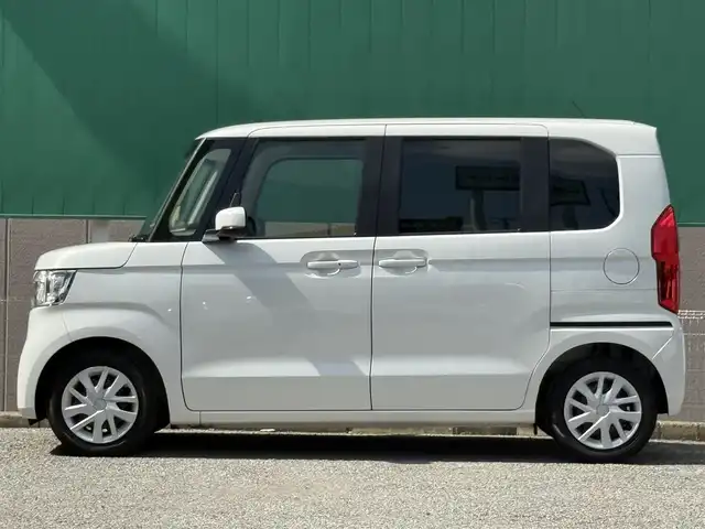 ホンダ Ｎ ＢＯＸ L 千葉県 2022(令4)年 0.9万km プラチナホワイトパール 社外SDナビ/(ワンセグTV/CD/Bluetooth)/レーダークルーズコントロール/バックカメラ/両側パワースライドドア/前後コーナーセンサー/純正LEDヘッドライト/レーンキープアシスト/横滑り防止装置/ETC/オートライト/スマートキー/衝突軽減ブレーキ/プッシュエンジンスタート