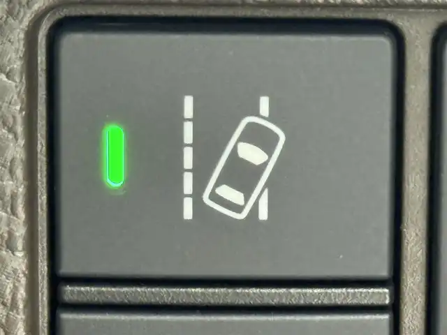 ホンダ Ｎ ＢＯＸ L 千葉県 2022(令4)年 0.9万km プラチナホワイトパール 社外SDナビ/(ワンセグTV/CD/Bluetooth)/レーダークルーズコントロール/バックカメラ/両側パワースライドドア/前後コーナーセンサー/純正LEDヘッドライト/レーンキープアシスト/横滑り防止装置/ETC/オートライト/スマートキー/衝突軽減ブレーキ/プッシュエンジンスタート