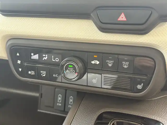 ホンダ Ｎ ＢＯＸ L 千葉県 2022(令4)年 0.9万km プラチナホワイトパール 社外SDナビ/(ワンセグTV/CD/Bluetooth)/レーダークルーズコントロール/バックカメラ/両側パワースライドドア/前後コーナーセンサー/純正LEDヘッドライト/レーンキープアシスト/横滑り防止装置/ETC/オートライト/スマートキー/衝突軽減ブレーキ/プッシュエンジンスタート