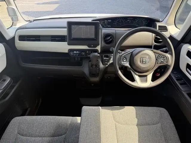 ホンダ Ｎ ＢＯＸ L 千葉県 2022(令4)年 0.9万km プラチナホワイトパール 社外SDナビ/(ワンセグTV/CD/Bluetooth)/レーダークルーズコントロール/バックカメラ/両側パワースライドドア/前後コーナーセンサー/純正LEDヘッドライト/レーンキープアシスト/横滑り防止装置/ETC/オートライト/スマートキー/衝突軽減ブレーキ/プッシュエンジンスタート
